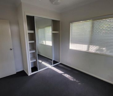 Modern Lowset - Photo 4