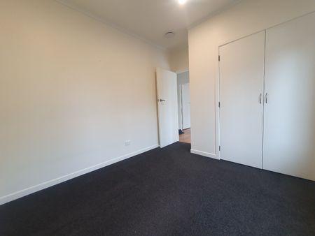 Very Tidy Two Bedroom - Photo 2