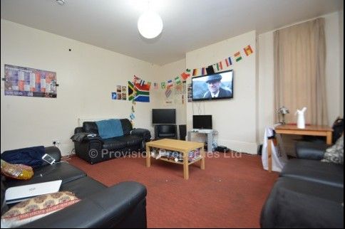 8 Bedroom Houses in Headingley - Photo 1