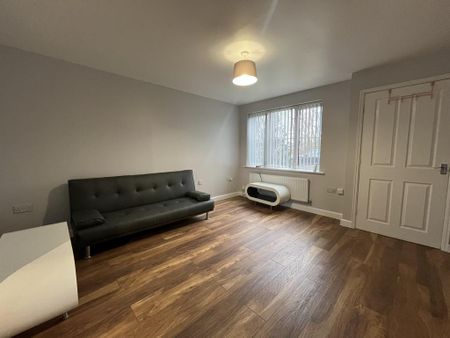 3 bedroom semi-detached house to rent - Photo 2