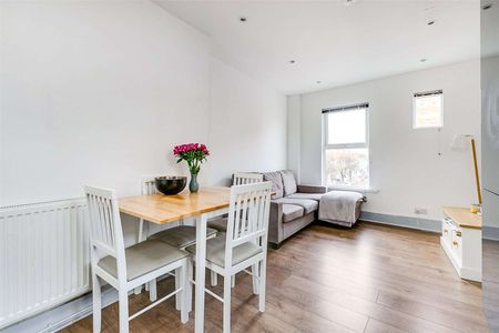 A well presented three bedroom apartment situated in the Munster Village area - Photo 3