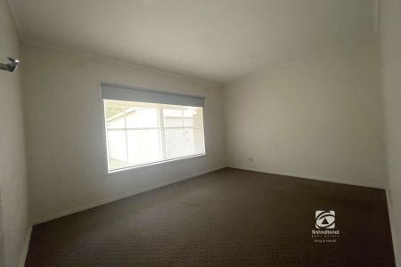 RELAXED LAKESIDE LIVING MADE EASY - Photo 2