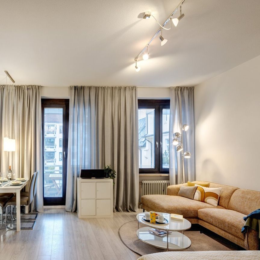 Partly renovated and quiet, in Lehel near Isar river - Photo 1