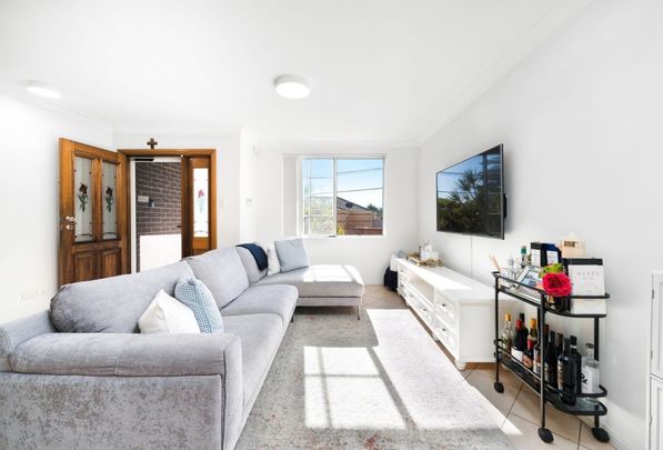 Stylish North-Facing Townhouse in Boutique Croydon Complex - Photo 1