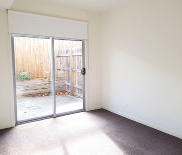 Modern & Secluded Living - Photo 4