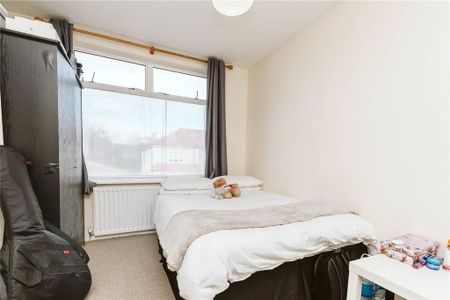 3 bedroom end of terrace house to rent - Photo 4