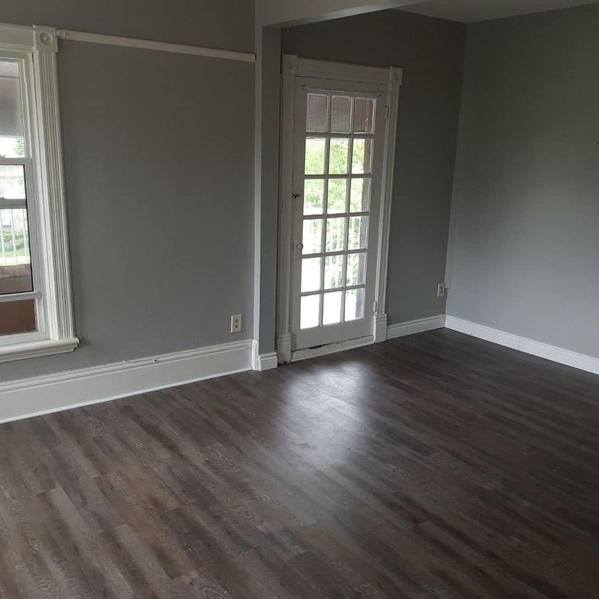 Three bedroom apartment for rent in Brantford - Photo 1