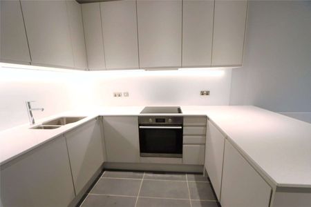 Available June! | Unfurnished | One Double Bedroom | Balcony | On-Site Gym, Cinema, Concierge | Salford Location - Photo 2