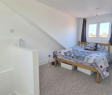 4 bedroom terraced house to rent - Photo 4