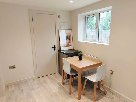 YOHO Kingston Addison Gardens 2b1b Garden (enter from 2b2b) Room 1 - Photo 1