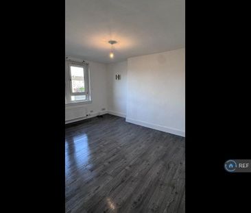 3 bedroom flat to rent - Photo 6