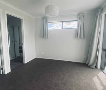 New Large Family Home - Photo 2