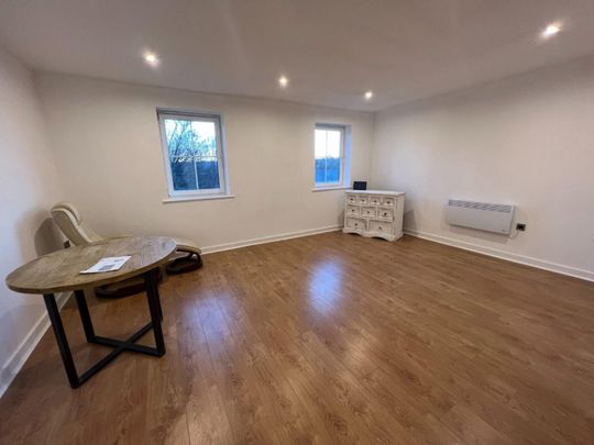 2 bedroom Flat To Let - Photo 1