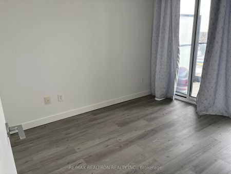 29 Singer Court #906 - Photo 2