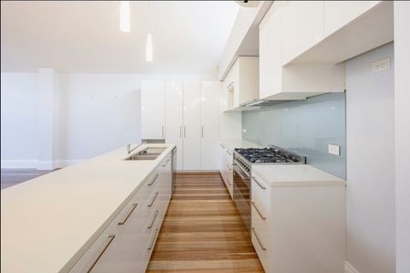 198 Barkly Street, Brunswick VIC 3056 - House For Rent | Domain - Photo 5