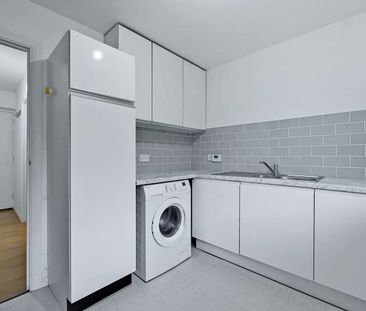 A ground floor flat is located less than a mile from Marlow High St... - Photo 3