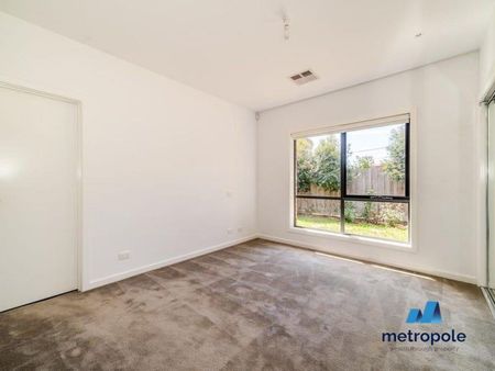 2/3 McLaren Street, MOUNT WAVERLEY, VIC - Photo 4