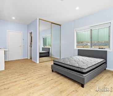 Room 8/9 Nyora Grove, Mount Helen - Photo 2