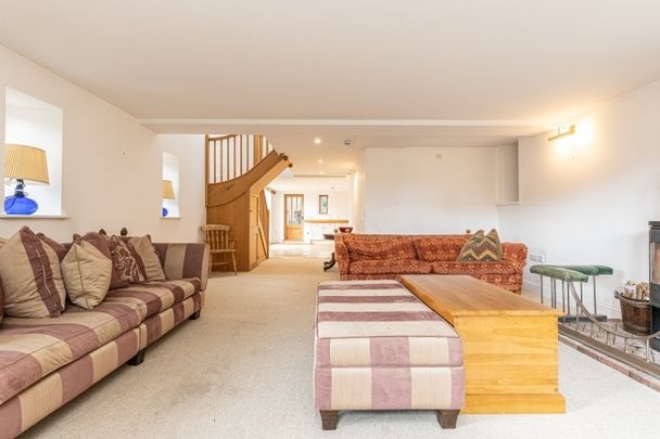 Asthall Leigh - Photo 1