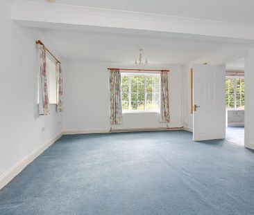 4 bedroom detached house to rent - Photo 2