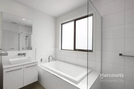 Brighton East Beauty! - Photo 3