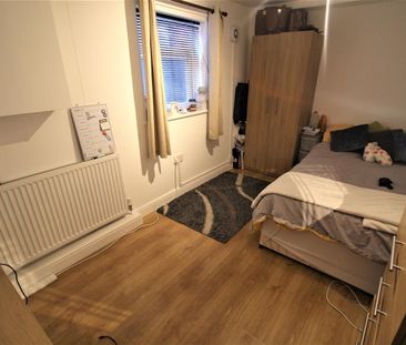 5 bedroom terraced house to rent - Photo 4