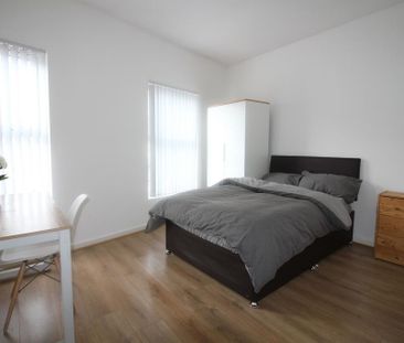 6 bedroom terraced house to rent - Photo 2