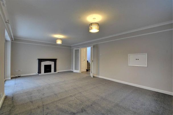 4 bedroom link detached house to rent - Photo 1