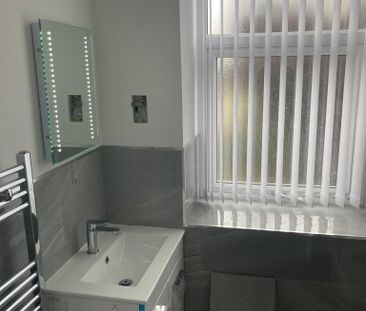 4 bedroom terraced house to rent - Photo 3