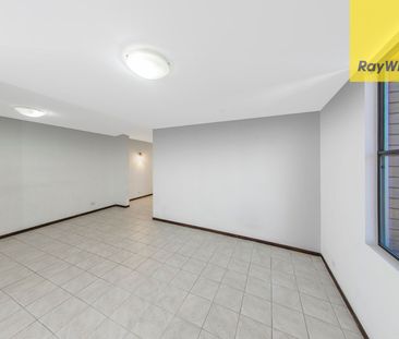 LARGE 3 BEDROOM UNIT IN GOOD STREET - Photo 1