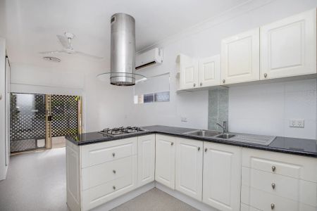 Spacious family home + separate studio, minutes to the beach! - Photo 4