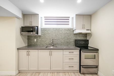 For Lease - 1 Devineridge Avenue, Ajax, Ontario - Photo 4