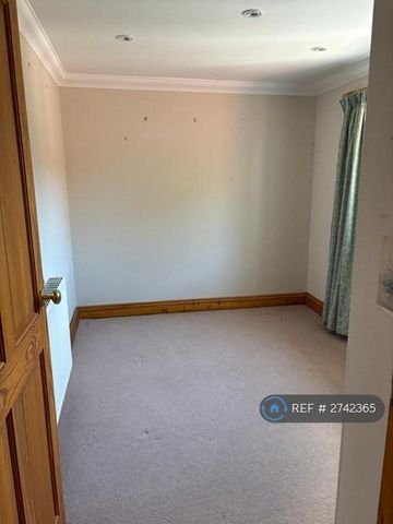 4 bedroom detached house to rent - Photo 4