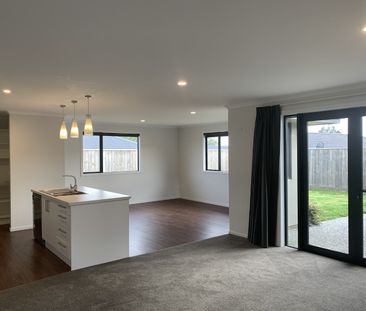 Executive Living Available now - Photo 5