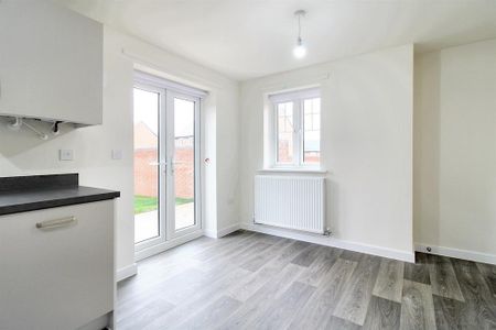 3 bedroom semi-detached house to rent - Photo 5