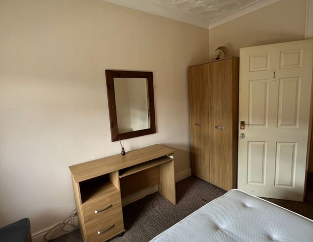 House Share In Popular Location - Photo 1