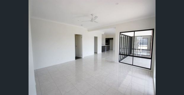 Class and style at your fingertips! - Photo 1