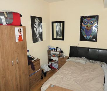 4 bedroom terraced house to rent - Photo 4