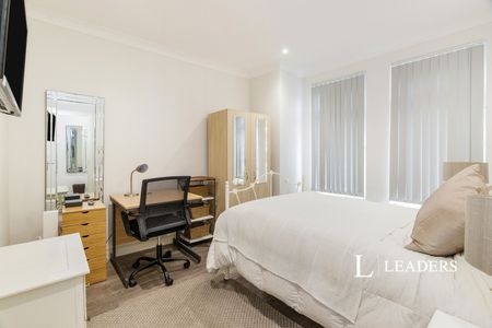 5 bedroom house to rent Western Road, SW19 - Photo 5