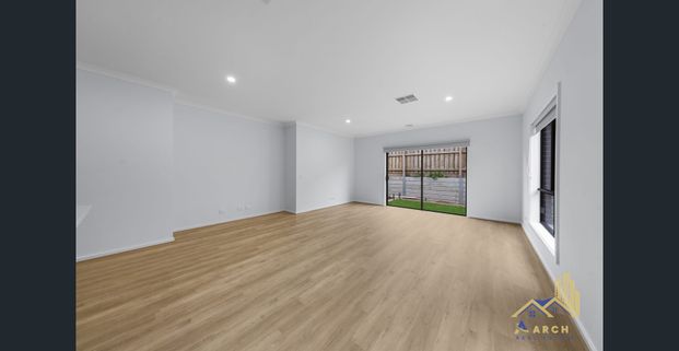 Brand New 4-Bedroom Family Home in Beveridge!! - Photo 1