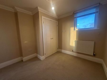 3 Bedroom Flat To Rent - Photo 2