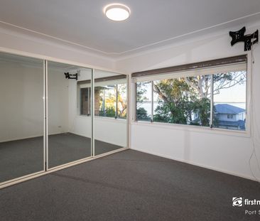 Ultimate water views - 4-bedroom home -includes studio/ granny flat! - Photo 4