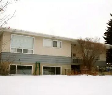 Clean Banff Trail, 3 bdrm, 2 blocks to LRT | 2235 Victoria Crescent... - Photo 1