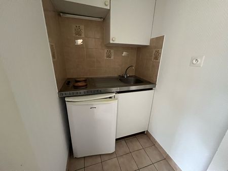 Location Appartement 1 pièce 24m² - Photo 2