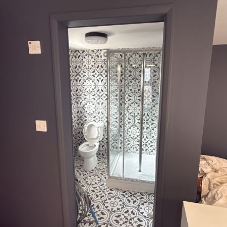 Newly Built studio flat with seperate entrance- £1100 - Photo 4