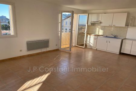 Location Appartement 2 pièces 45m² LA CIOTAT 13600 - Photo 5