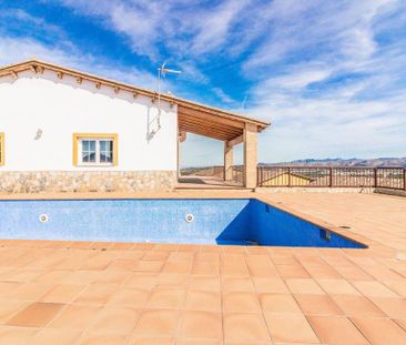 Luxury 6 room Detached House for rent in L'Ènova, Valencia - Photo 6