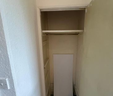 Studio Flat, Walm Lane, NW2 - Photo 6