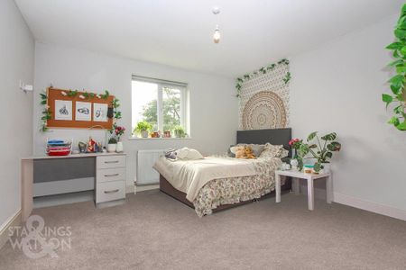 5 bedroom semi-detached house to rent - Photo 2