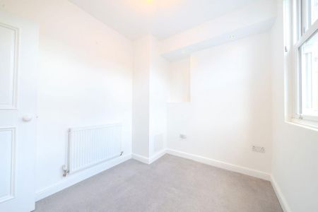 3 bedroom flat to rent - Photo 2